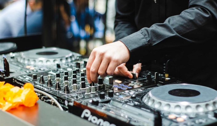 dj fuer veranstaltungen hochzeit firmenfeier und privatfeier sound by book to boogie